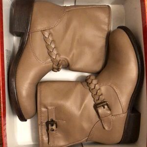 Women’s 7.5 tan boots